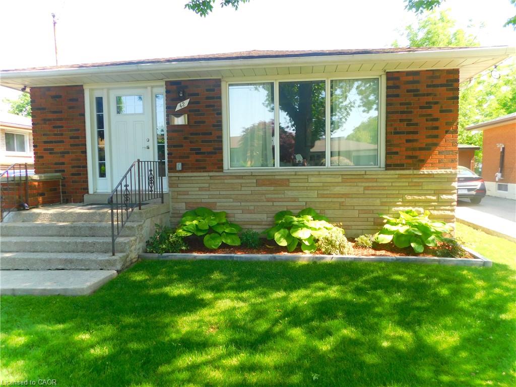 42 Atwater Crescent Property Photo 1