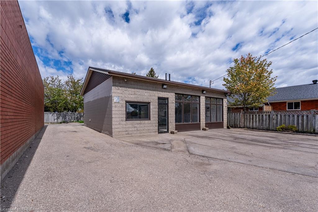 568 West Street Property Photo 2