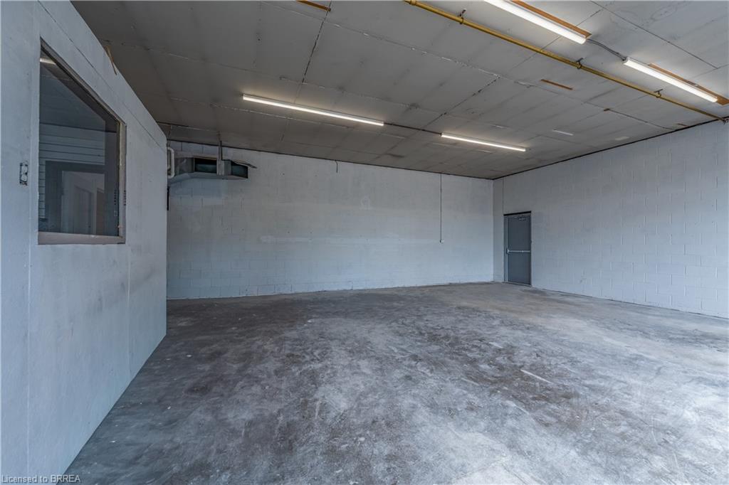 568 West Street Property Photo 3