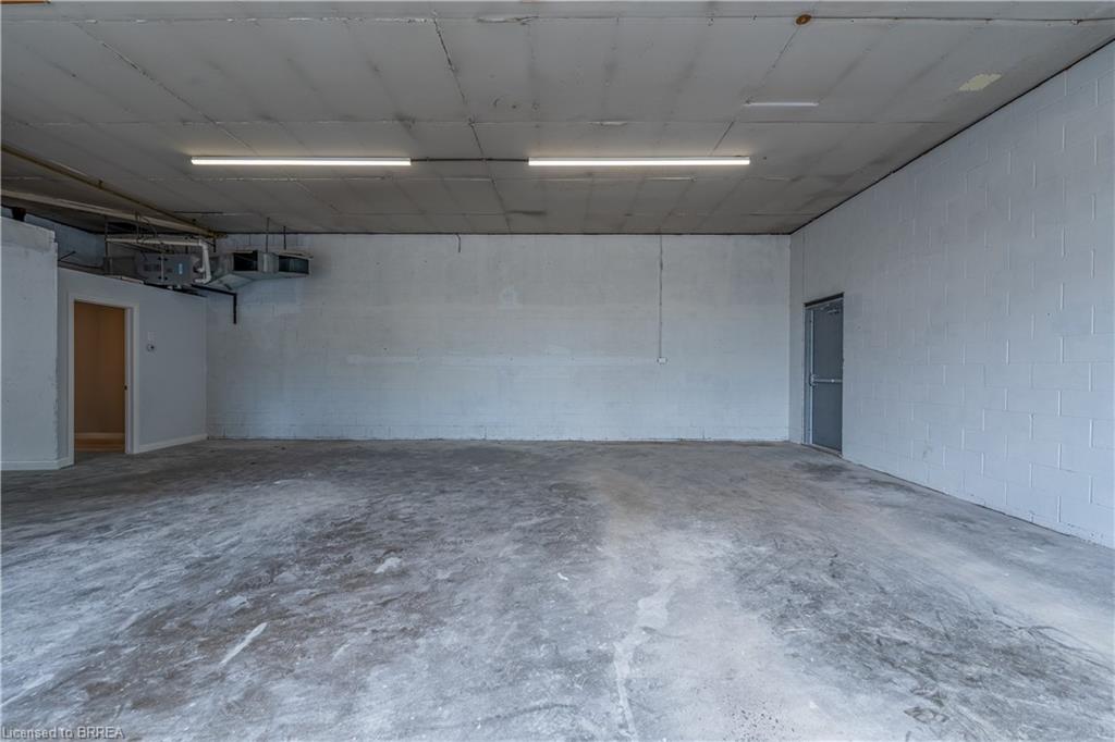 568 West Street Property Photo 4