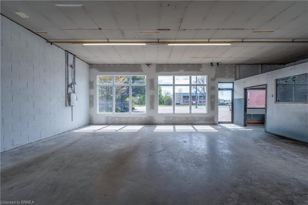 568 West Street Property Photo 8