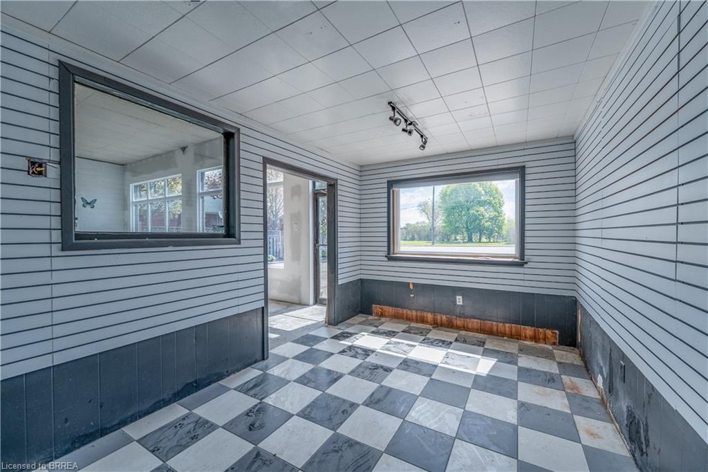 568 West Street Property Photo 11