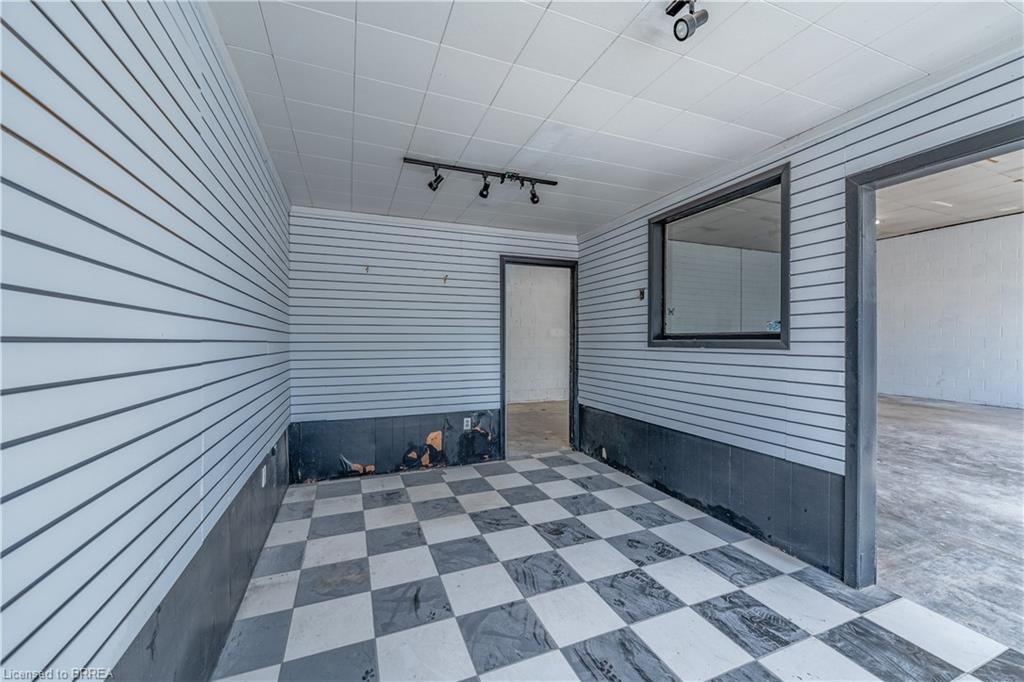 568 West Street Property Photo 12