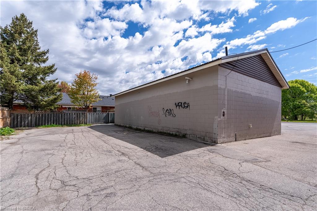 568 West Street Property Photo 15