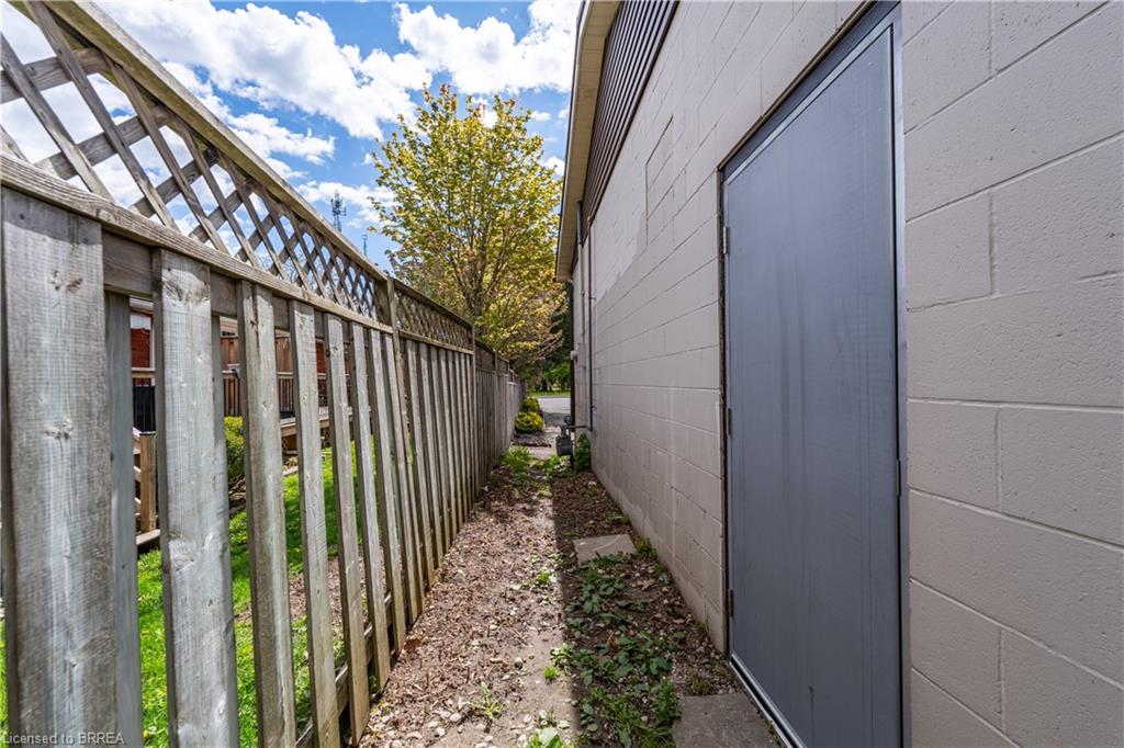 568 West Street Property Photo 16