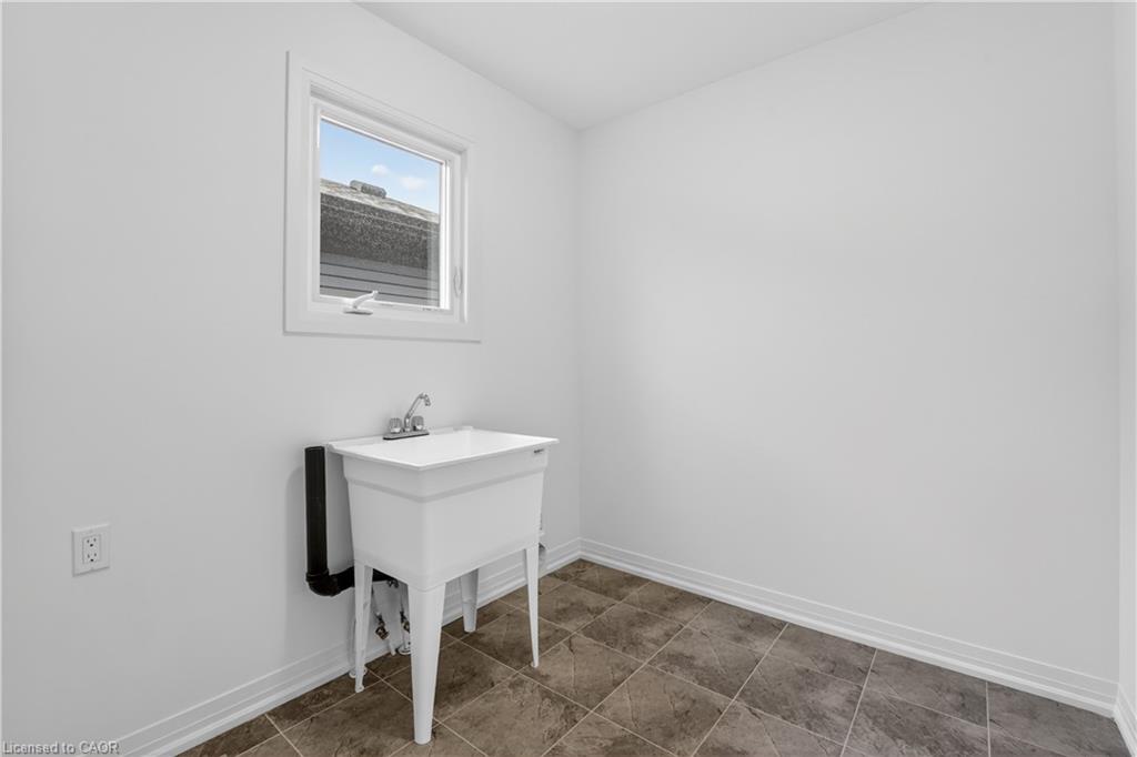 1034 Kraft Road N Property Photo 22