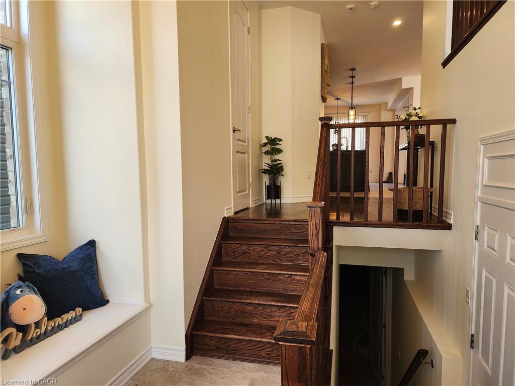 259 Grovehill Crescent Property Photo 4