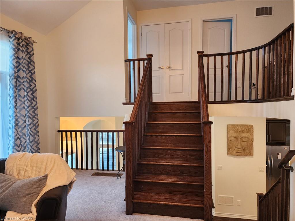 259 Grovehill Crescent Property Photo 7