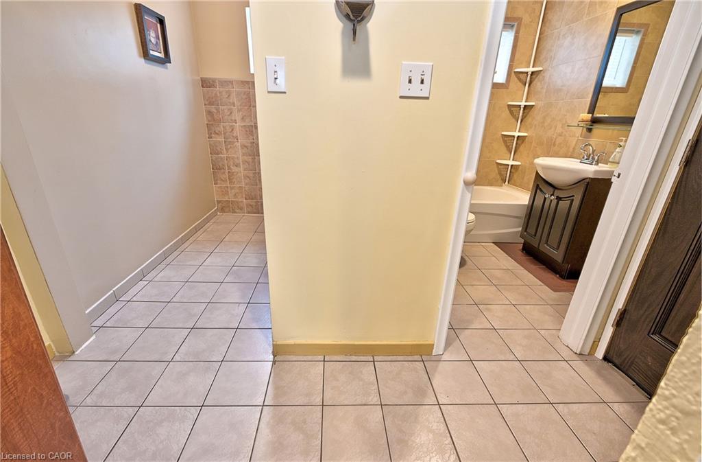 1476 Barton Street E Property Photo 10