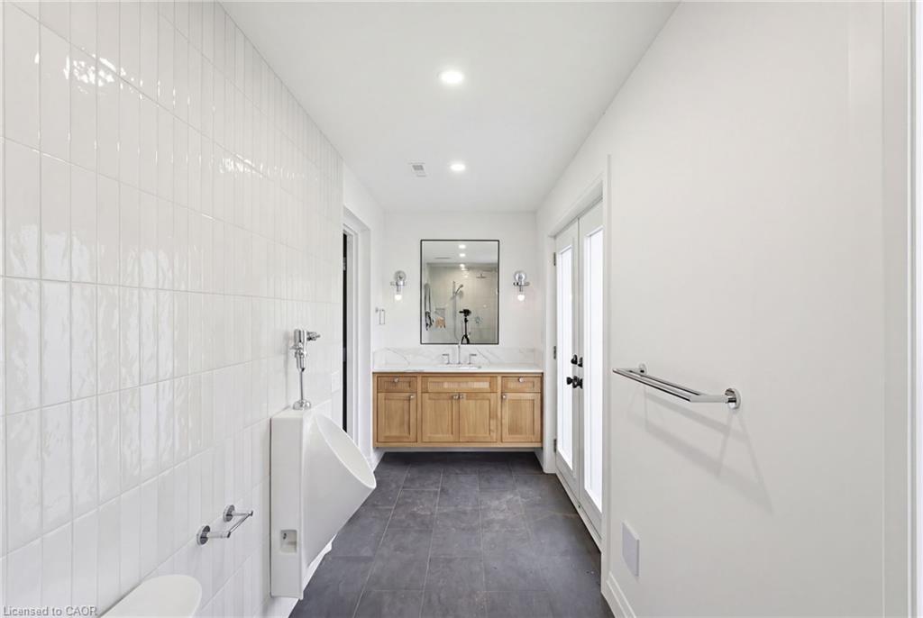 3083 Lakeshore Road Property Photo 41