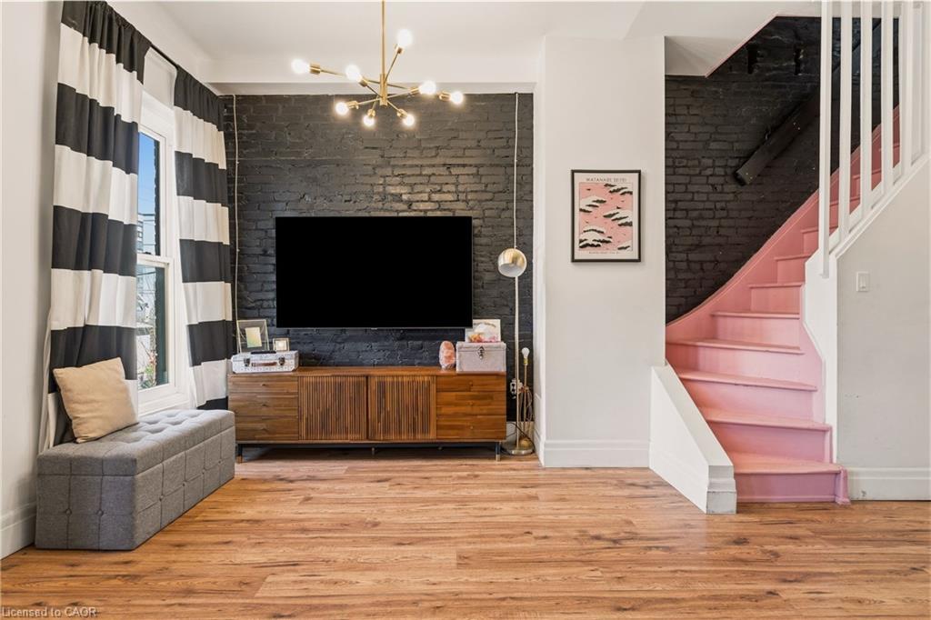 158 Hunter Street E Property Photo 10