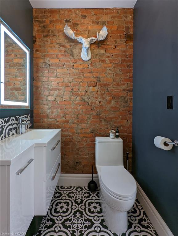 158 Hunter Street E Property Photo 31