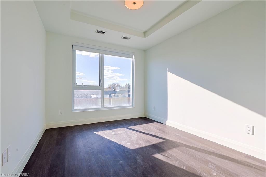 215-1333 Weber Street E Property Photo 5
