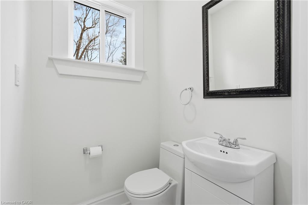237 Main Street E Property Photo 15