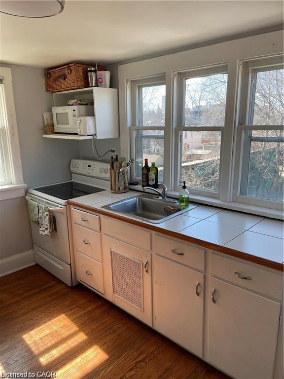48 Betzner Avenue N Property Photo 8