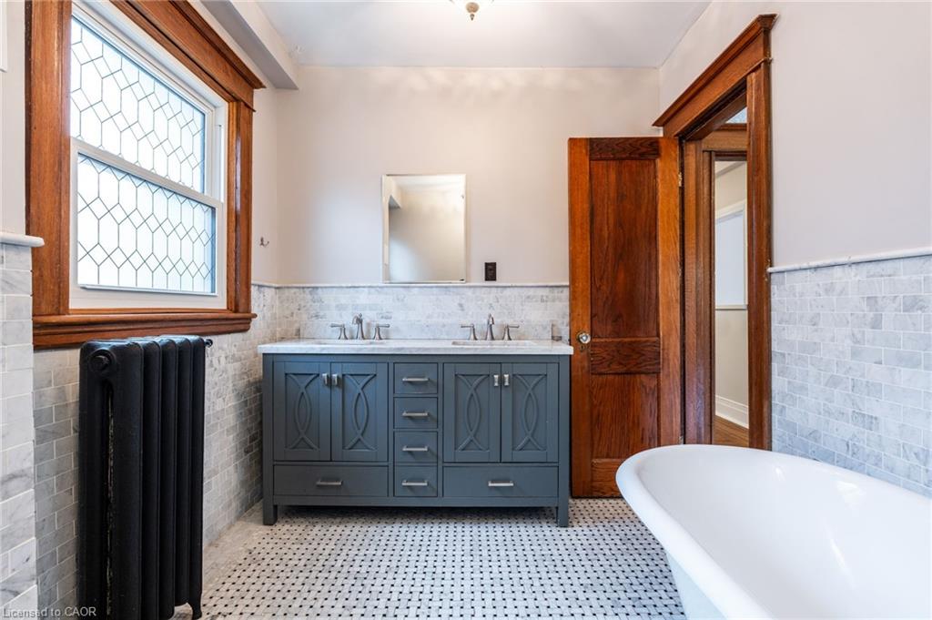 137 Sherman Avenue S Property Photo 19