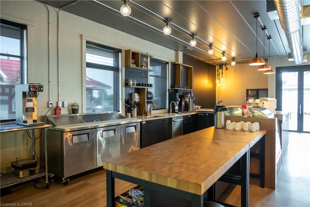 618 King Street W Property Photo 11