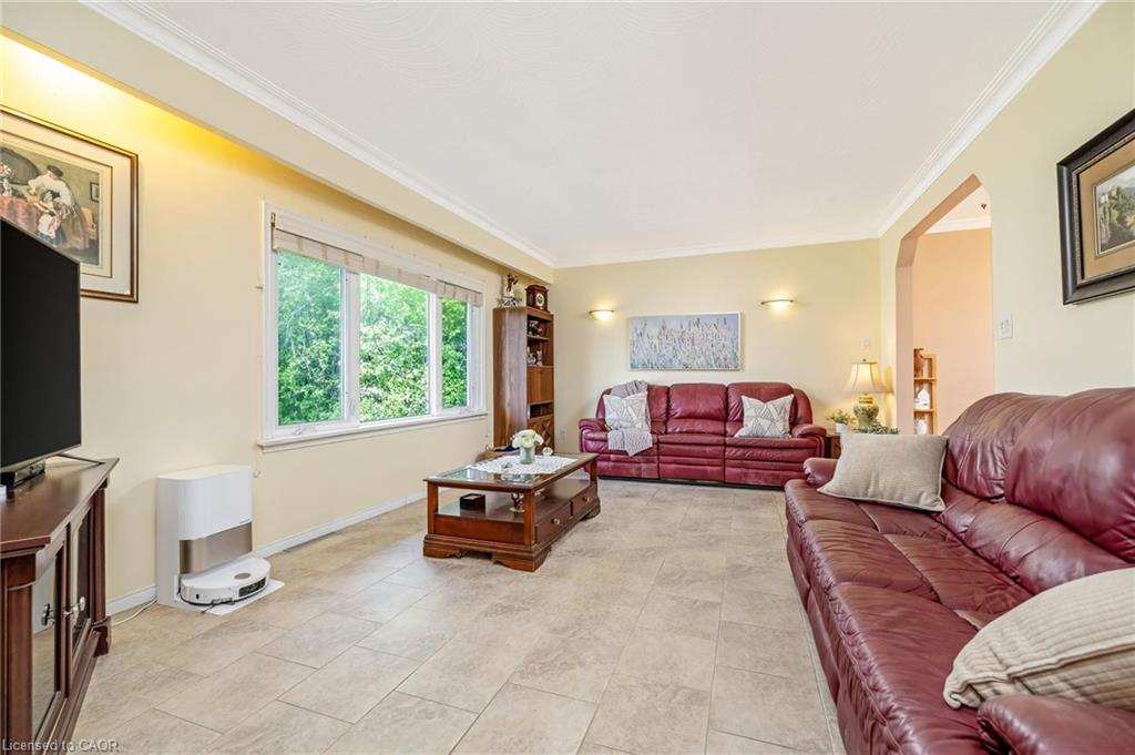 9095 Eight Line Property Photo 8