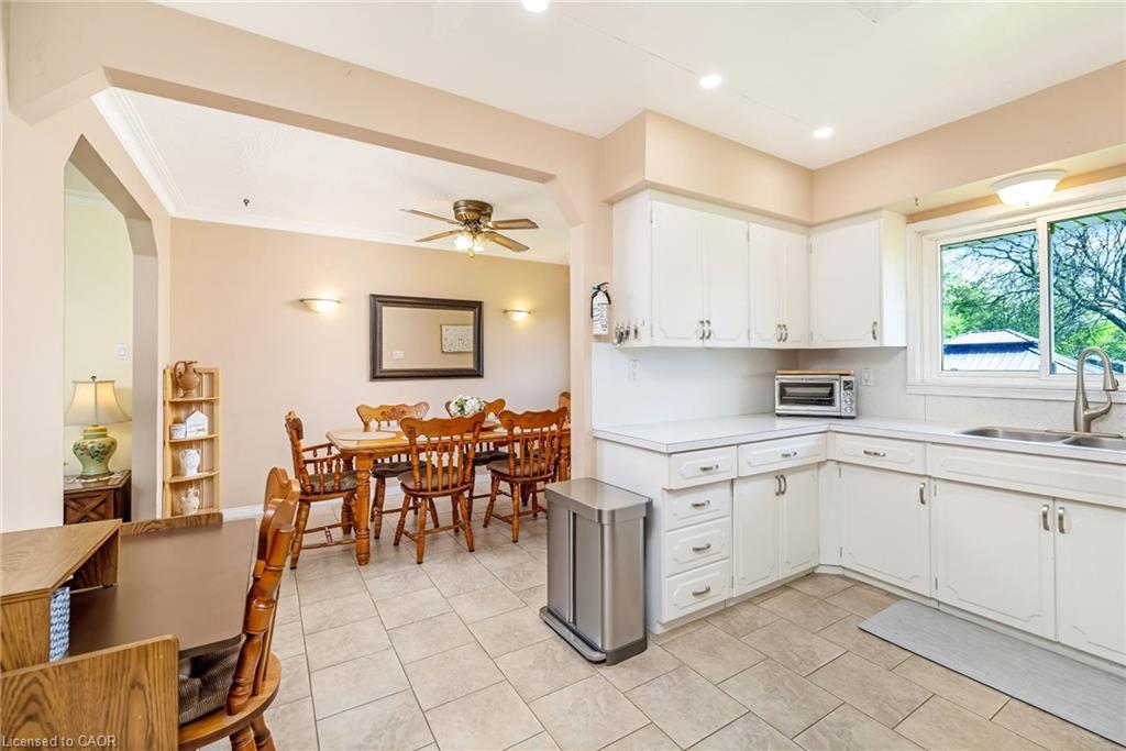 9095 Eight Line Property Photo 17