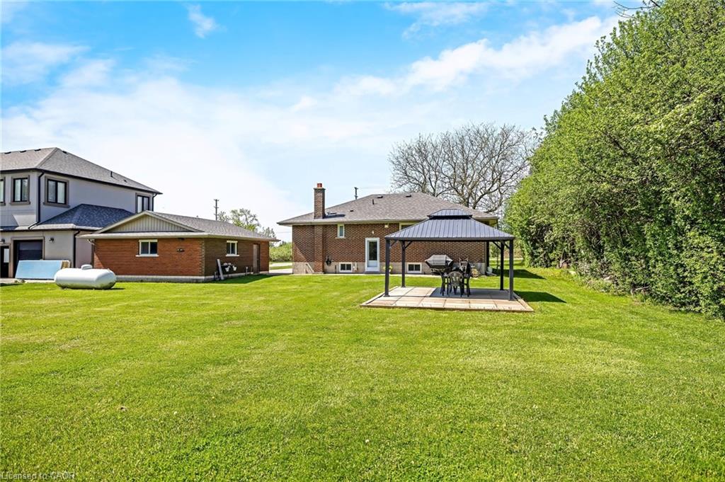 9095 Eight Line Property Photo 38