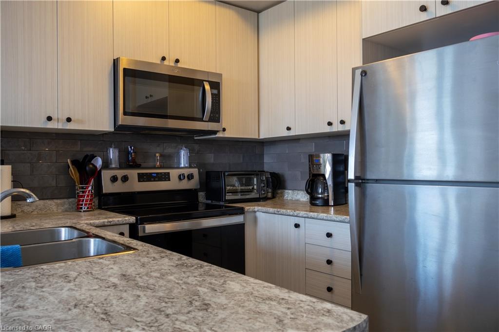 1005-450 Dundas Street E Property Photo 4