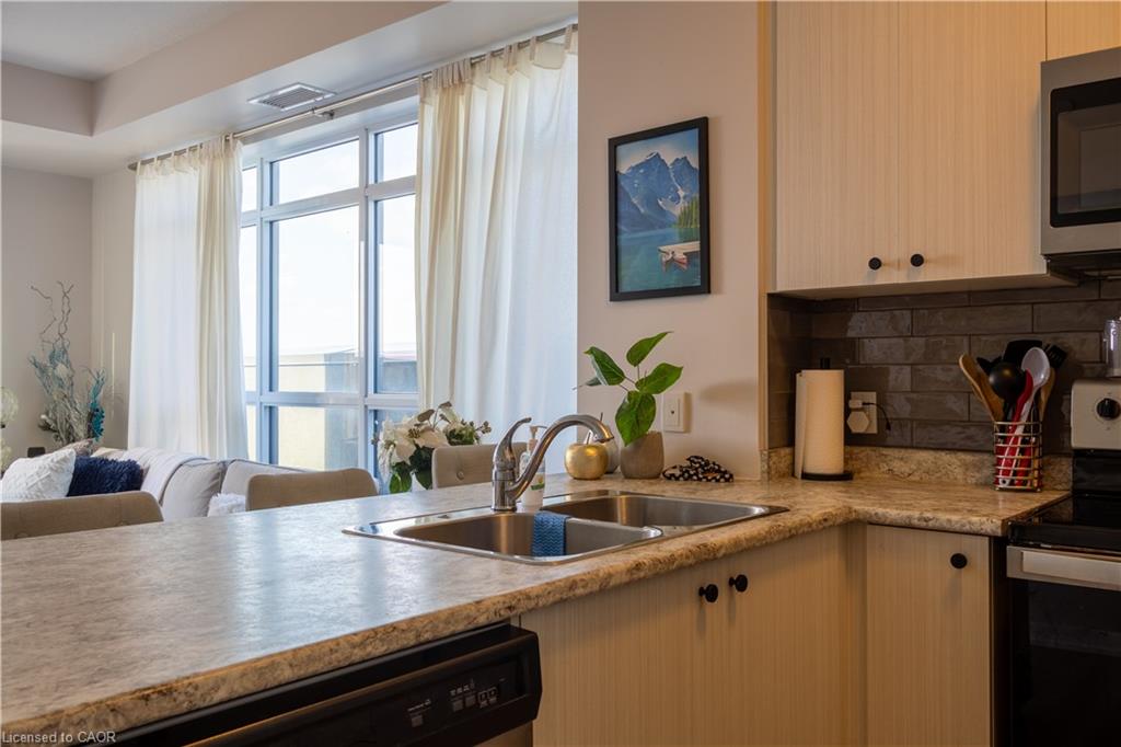 1005-450 Dundas Street E Property Photo 5