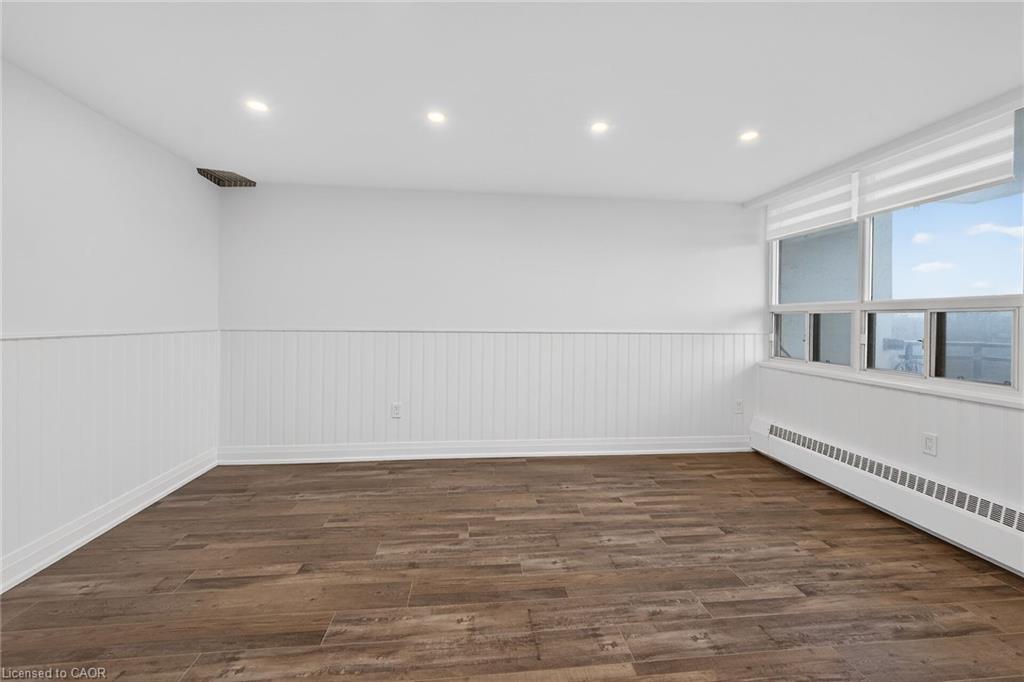 702-212 Kerr Street Property Photo 9