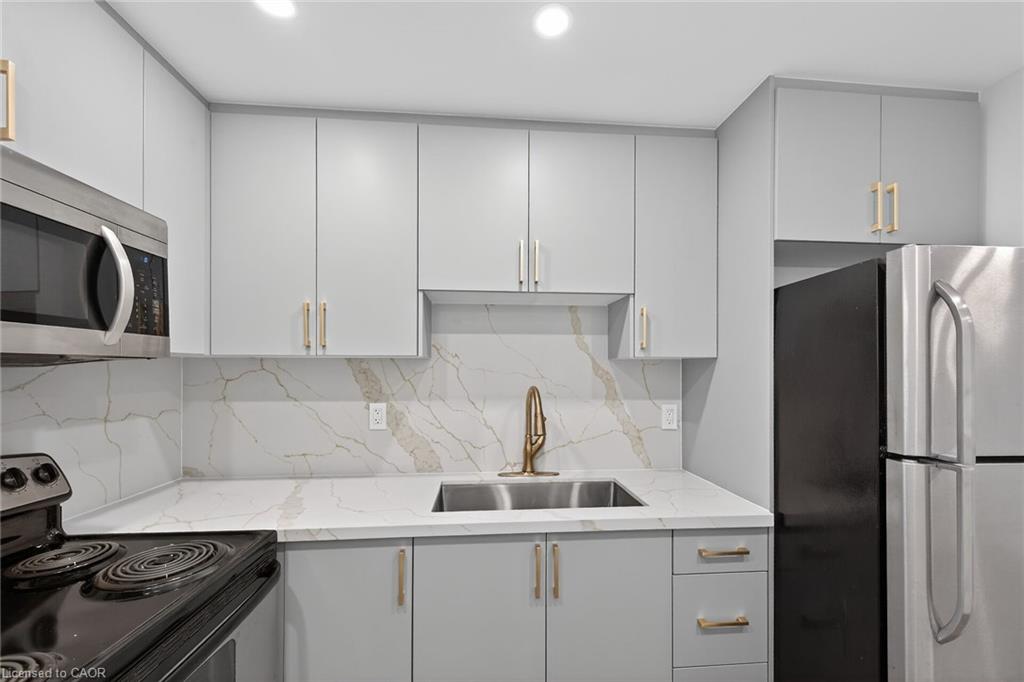 702-212 Kerr Street Property Photo 16