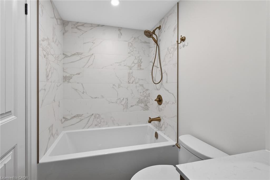 702-212 Kerr Street Property Photo 25