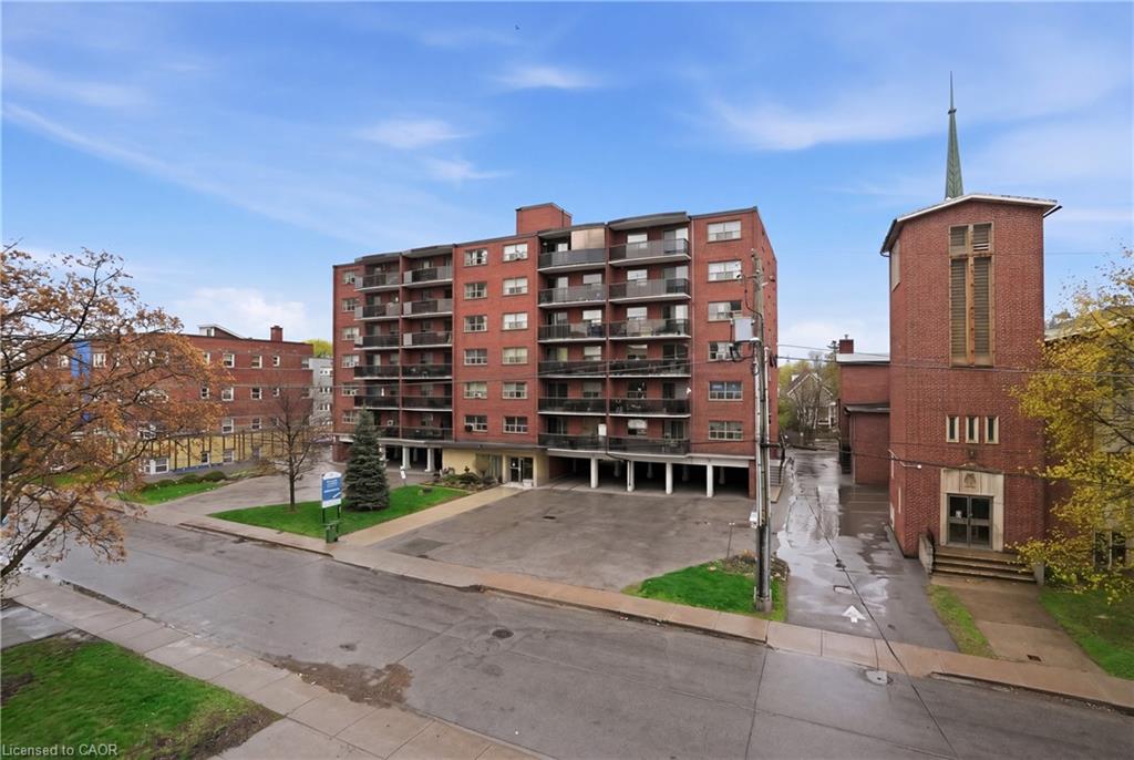 401-30 Summit Avenue Property Photo 3