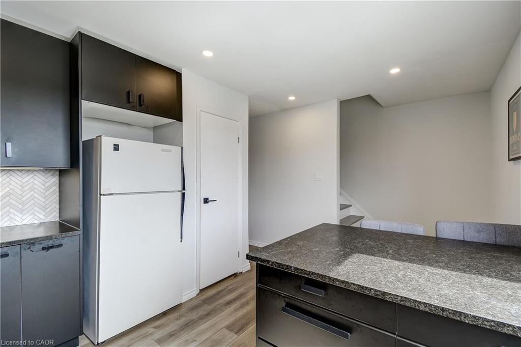 18-135 Chalmers Street S Property Photo 14