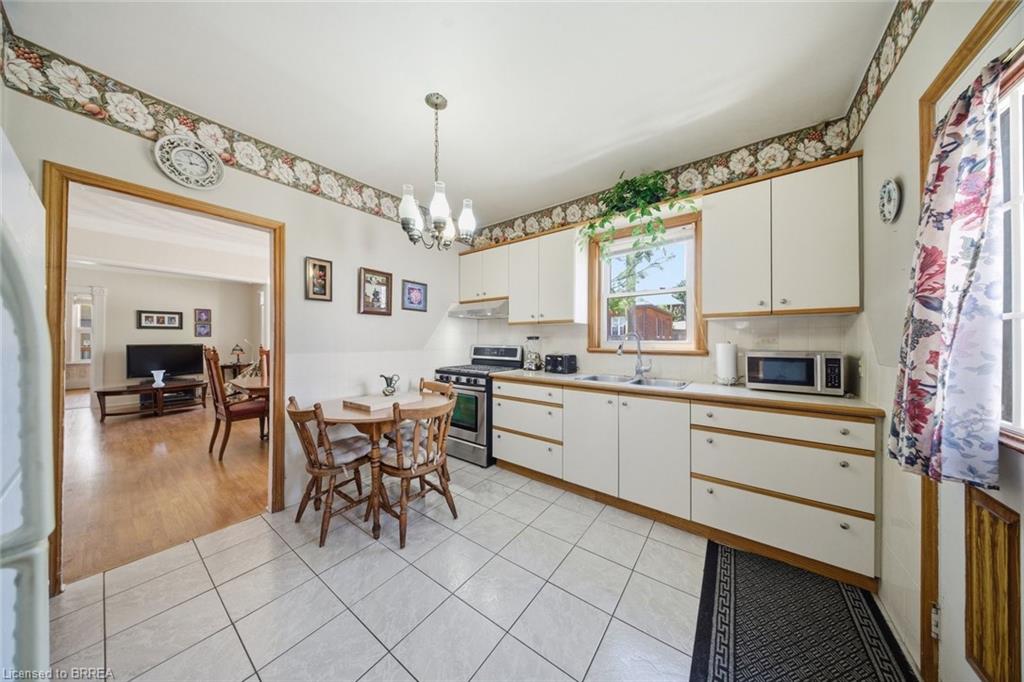 76 Brock Street Property Photo 6