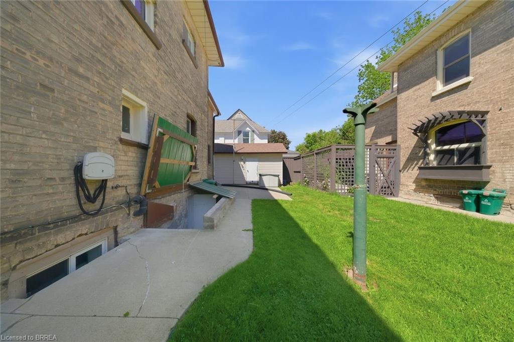 76 Brock Street Property Photo 27