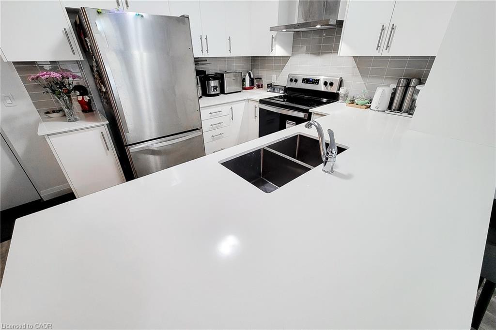 217-1 Redfern Avenue Property Photo 28