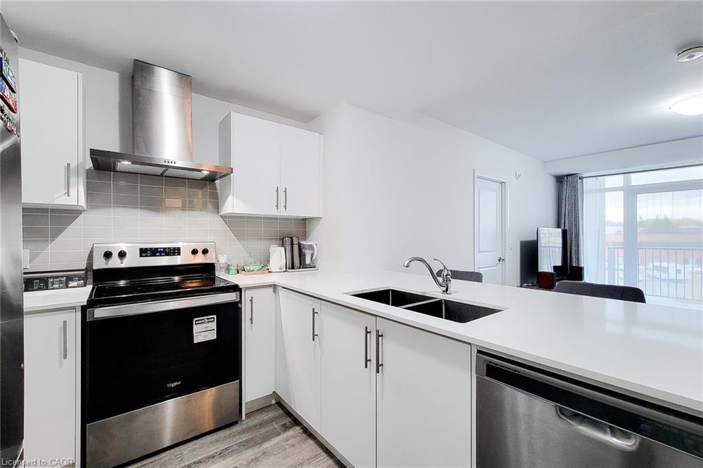 217-1 Redfern Avenue Property Photo 29