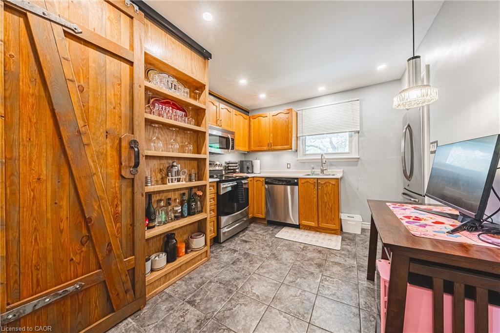 242 East 43rd Street Property Photo 11