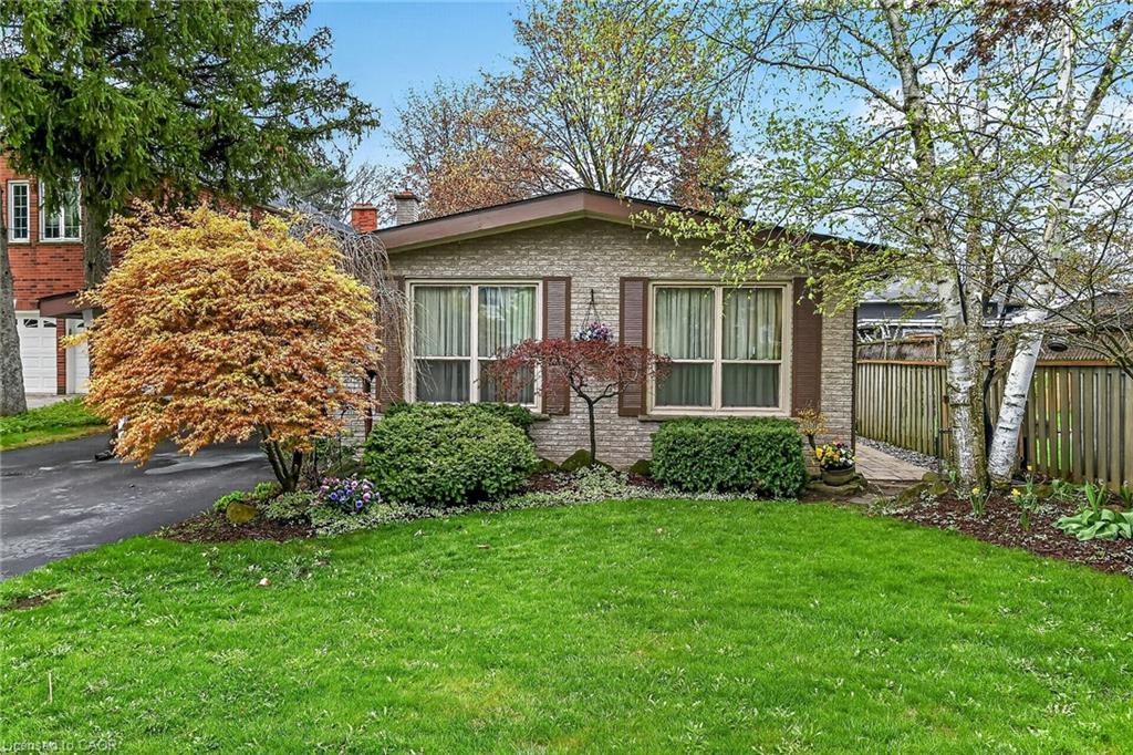 582 Woodview Road Property Photo 3