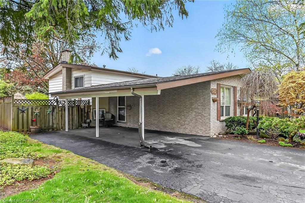 582 Woodview Road Property Photo 4