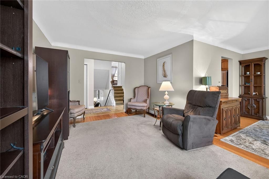 582 Woodview Road Property Photo 11