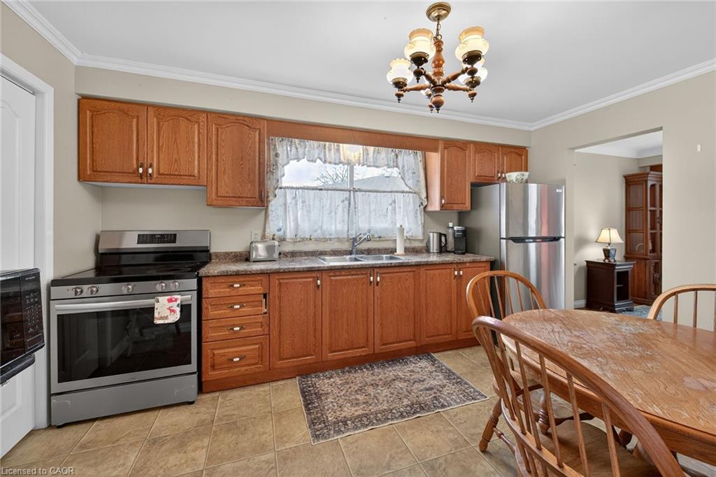 582 Woodview Road Property Photo 18