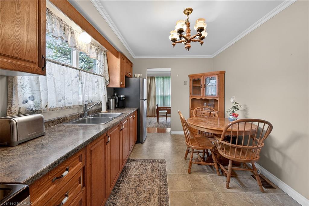 582 Woodview Road Property Photo 19
