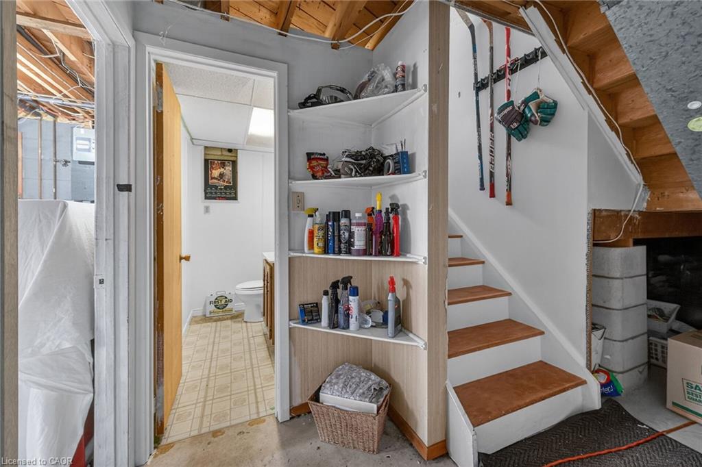 582 Woodview Road Property Photo 38