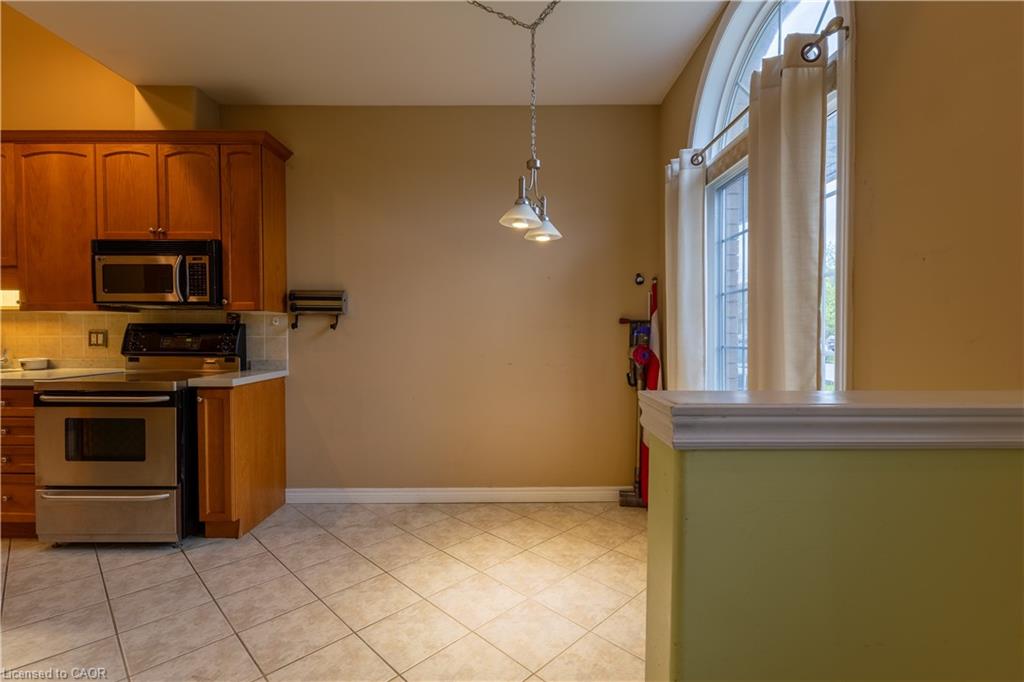 4066 Medland Drive Property Photo 5