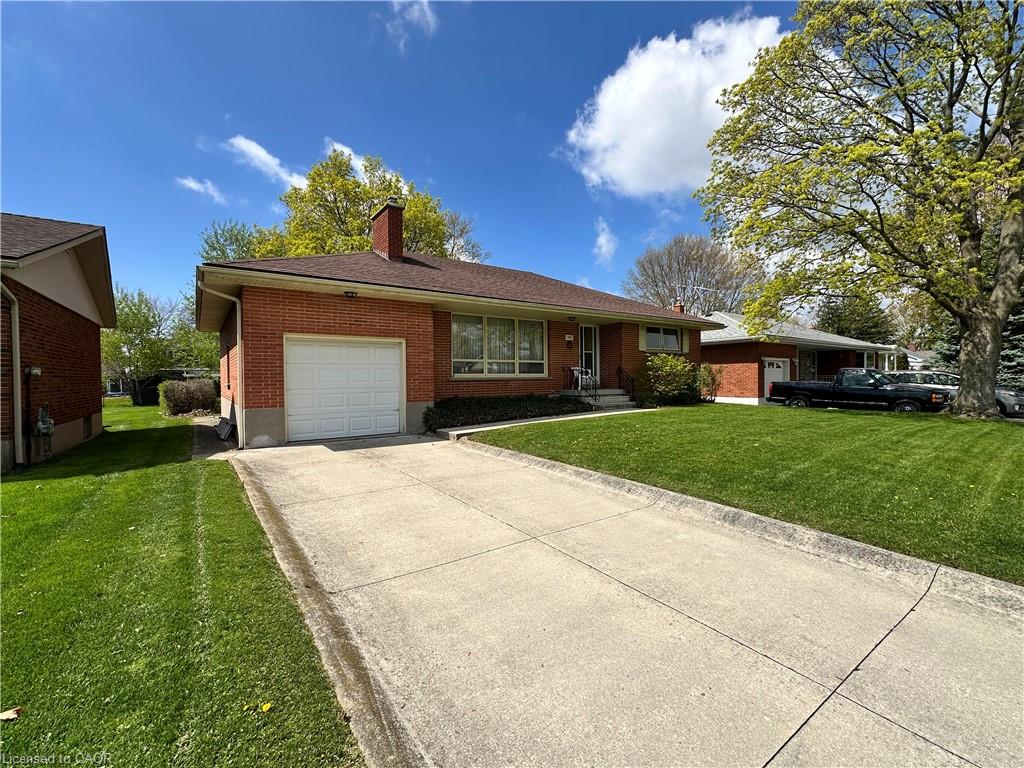 130 Gardiner Avenue E Property Photo 2