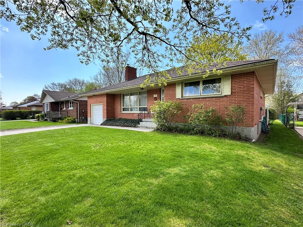130 Gardiner Avenue E Property Photo 3