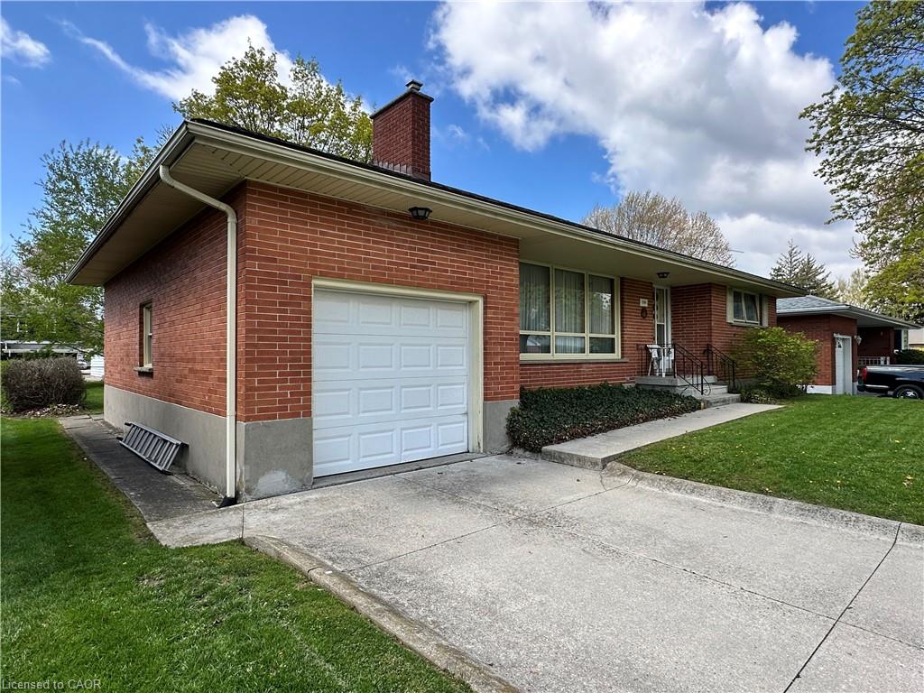 130 Gardiner Avenue E Property Photo 4