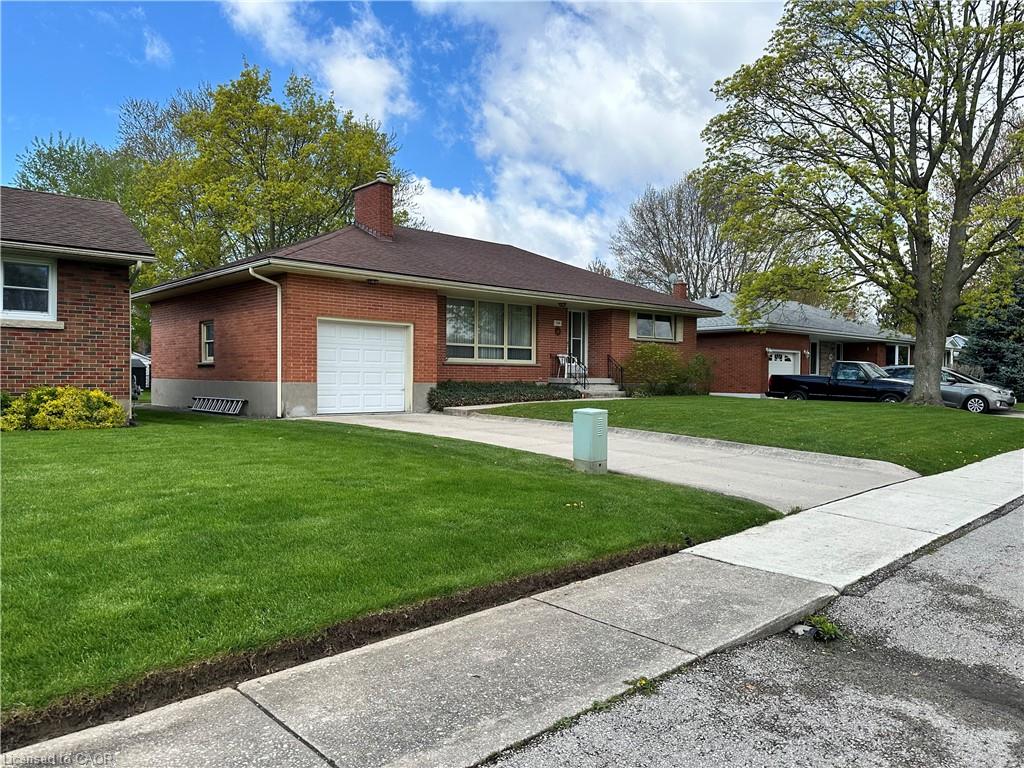 130 Gardiner Avenue E Property Photo 5