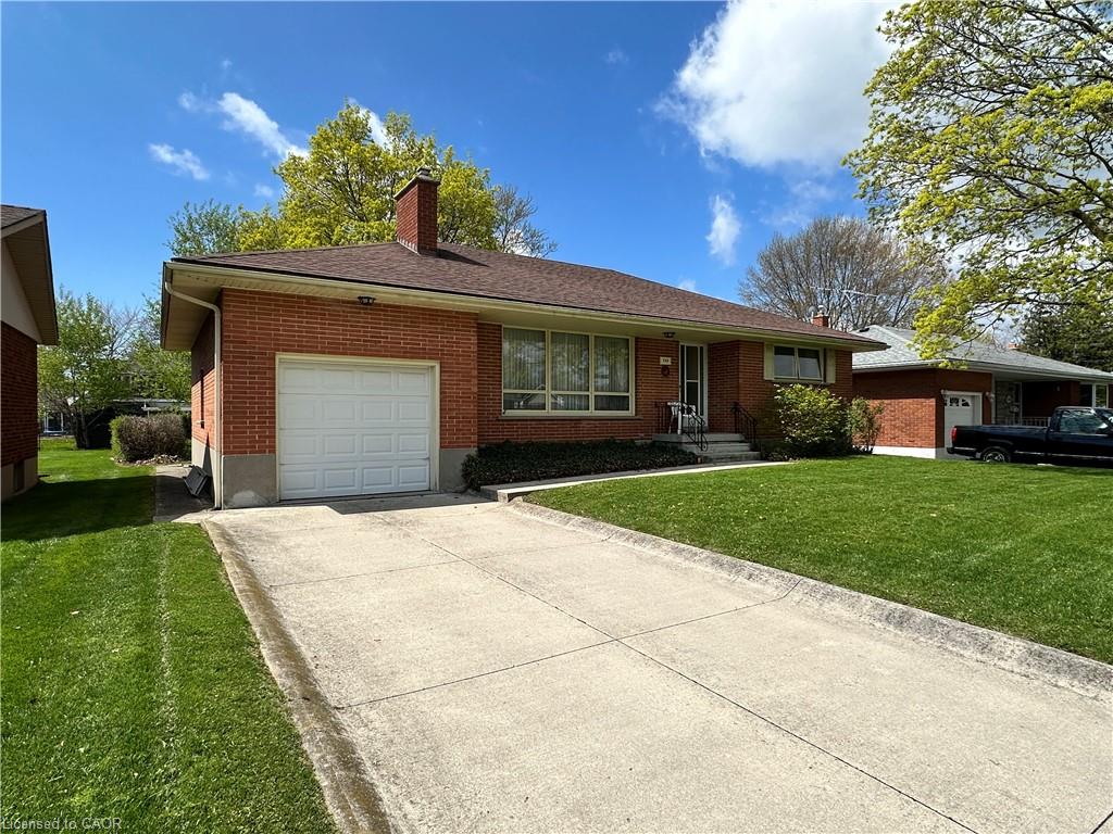 130 Gardiner Avenue E Property Photo 6