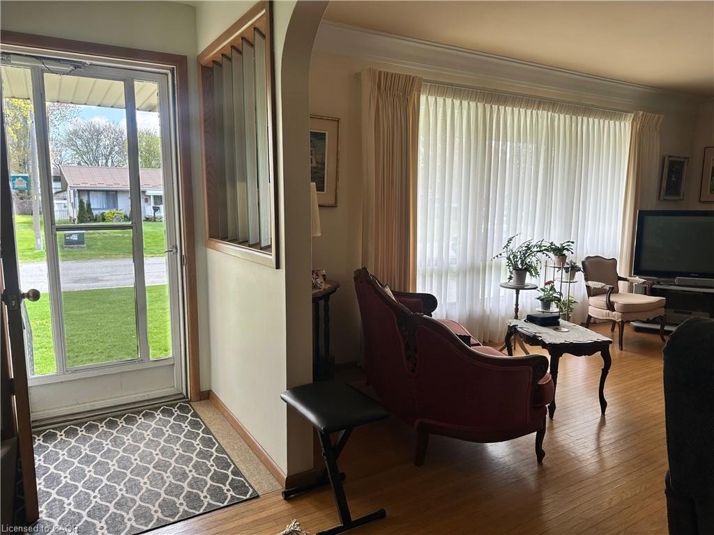 130 Gardiner Avenue E Property Photo 8