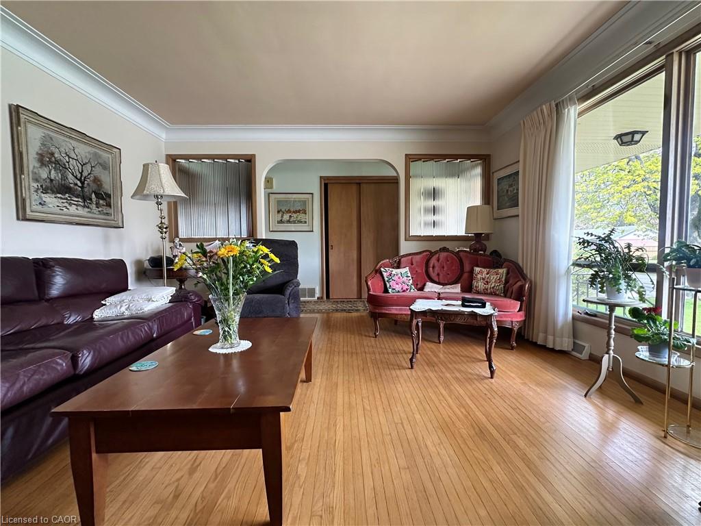 130 Gardiner Avenue E Property Photo 10